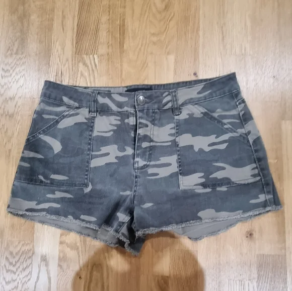 Jay Jays camo denim shorts - Picture 1 of 9
